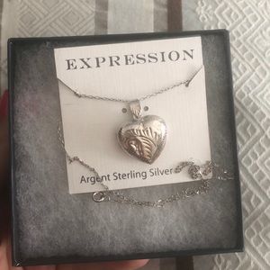 Open close heart clasp necklace